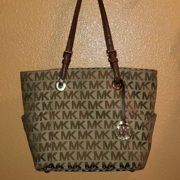 michael kors tote with side pockets